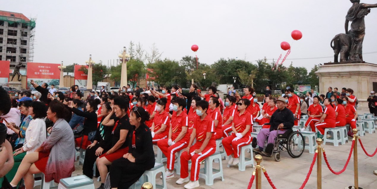 幸福筑城 全民共舞时代新姿——欧洲城·幸福小镇杯葫芦岛首届广场舞大赛开幕式圆满成功(图13)