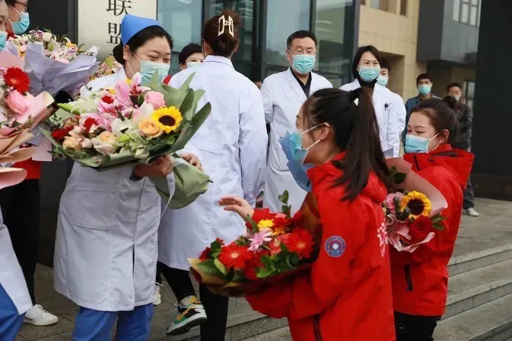 “白衣执甲，辽藏情深”葫芦岛市第二人民医院举行战“疫”英雄凯旋欢迎仪式(图10)