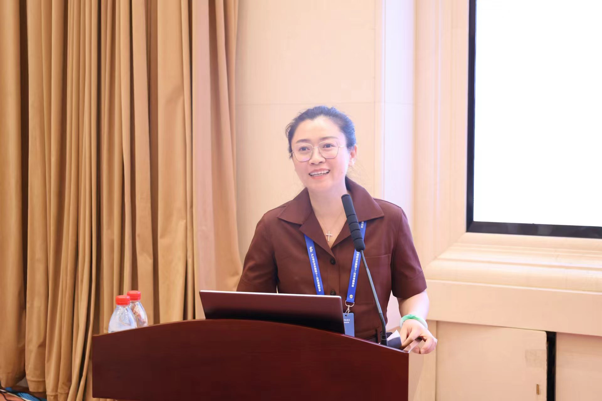 辽宁花生集团董事长黄微受邀参加九三学社科学座谈会(图2) 辽宁花生集团董事长黄微受邀参加九三学社科学座谈会(图2)