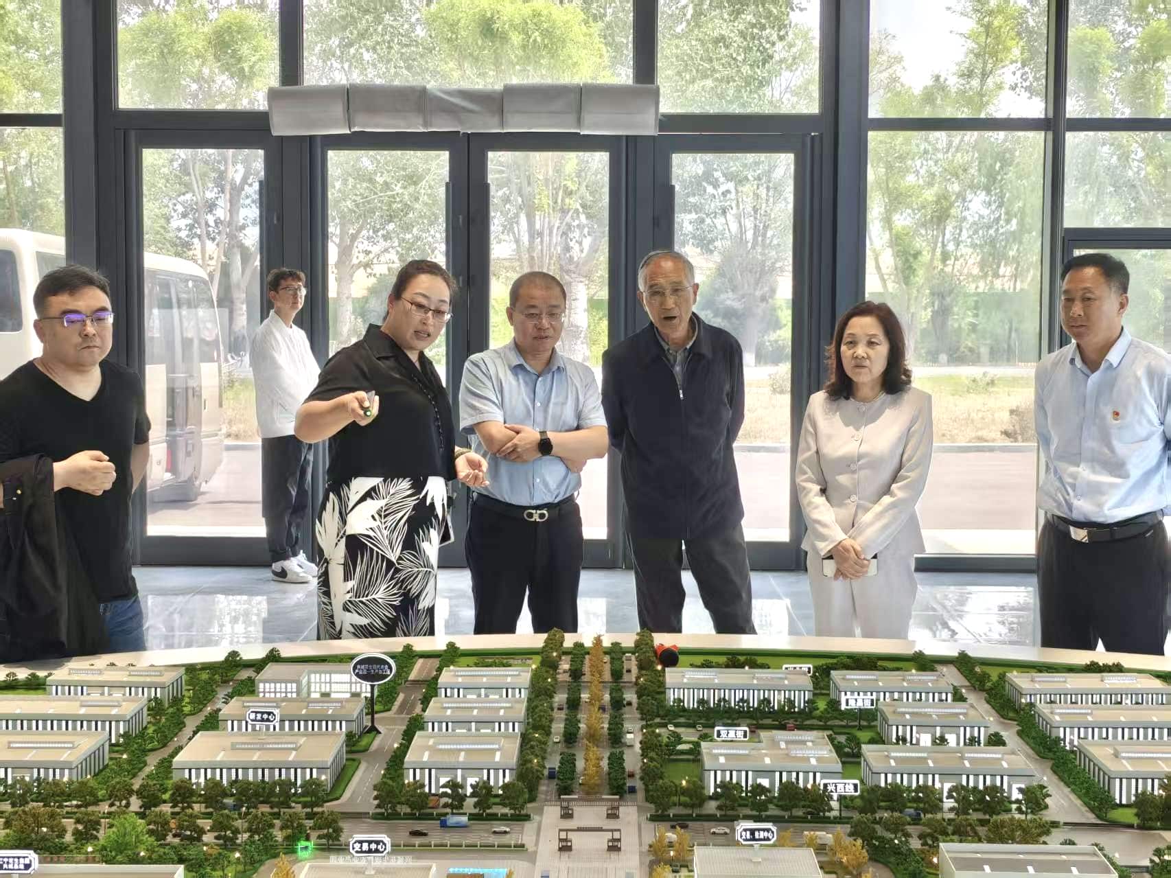 【聚焦产业升级】葫芦岛银行监事会赴壹定发集团专项调研(图6) 【聚焦产业升级】葫芦岛银行监事会赴壹定发集团专项调研(图6)